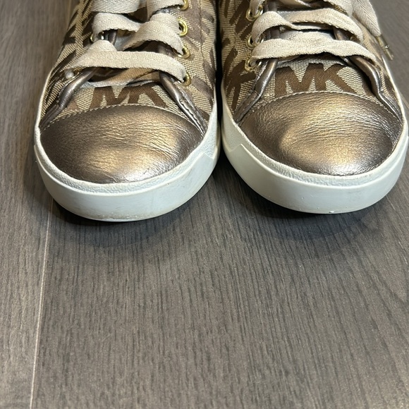 Michael Kors City Sneaker Shoe Monogram MK Lace up Gold Sneakers Women size 8 - Picture 4 of 16